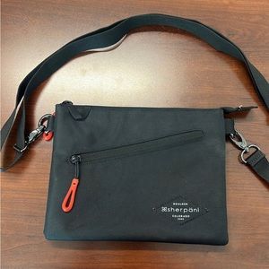 Sherpani Zoom crossbody